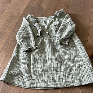 Green long sleeve dress with buttons